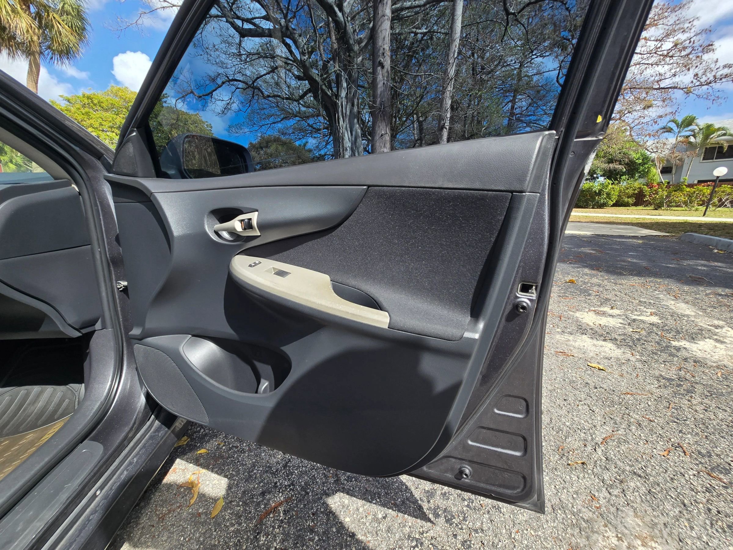 Used 2012 Toyota Corolla S image 26