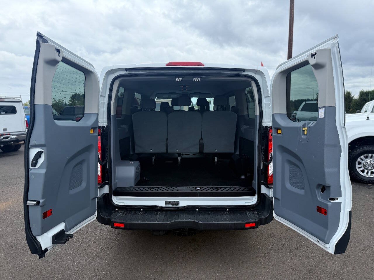 Used 2016 Ford Transit 150 XLT RWD image 8