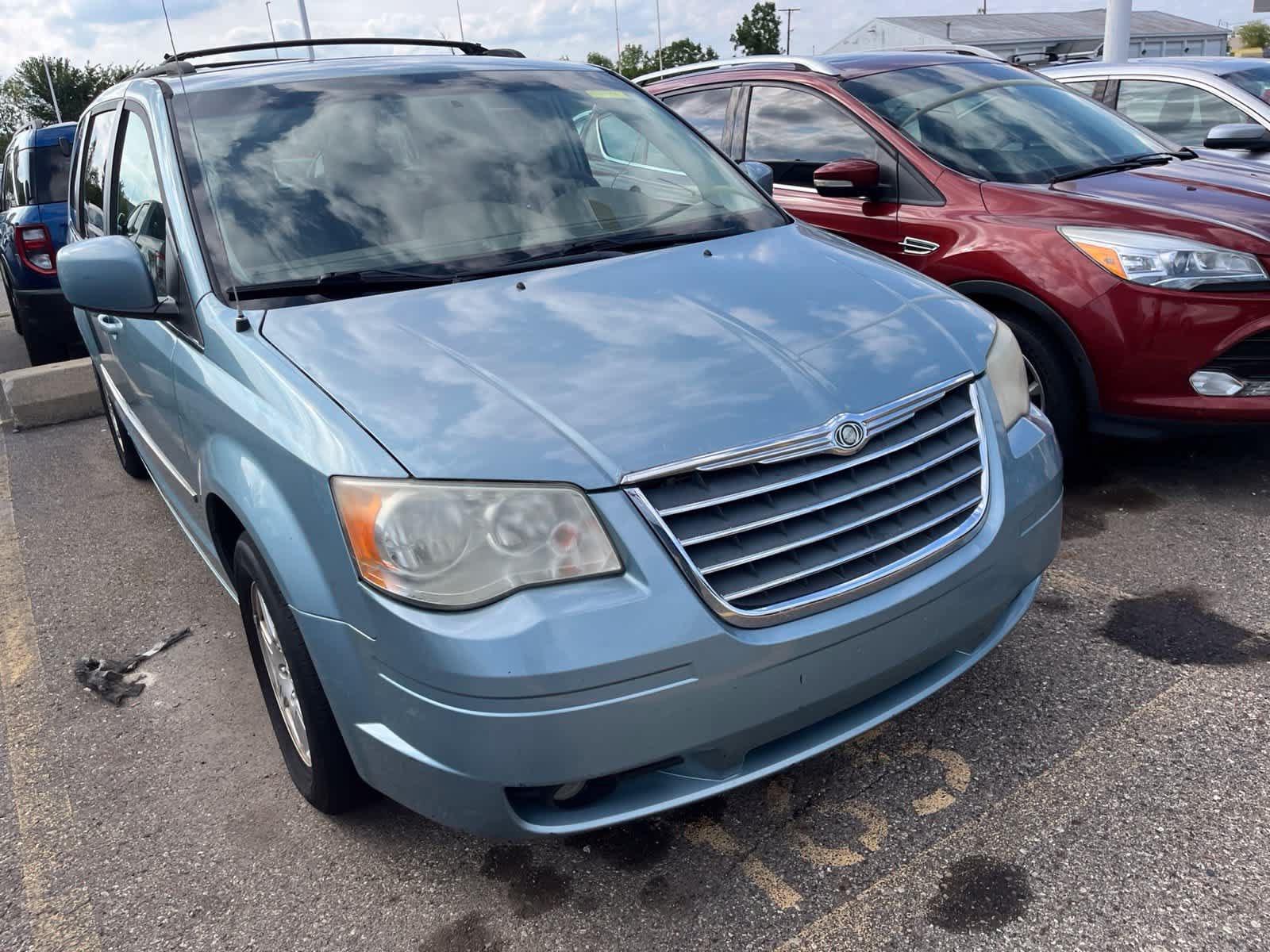 Used 2009 Chrysler Town & Country Touring w/ Family Value Group FWD image 20