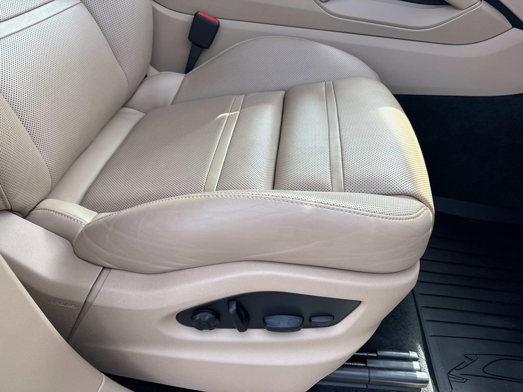 Used 2022 Porsche Cayenne Platinum Edition image 12