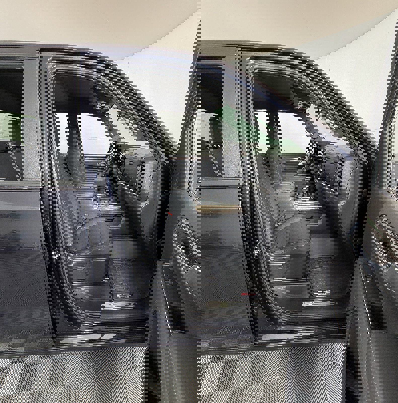 Used 2022 Chevrolet Silverado 1500 RST AWD/4WD image 6