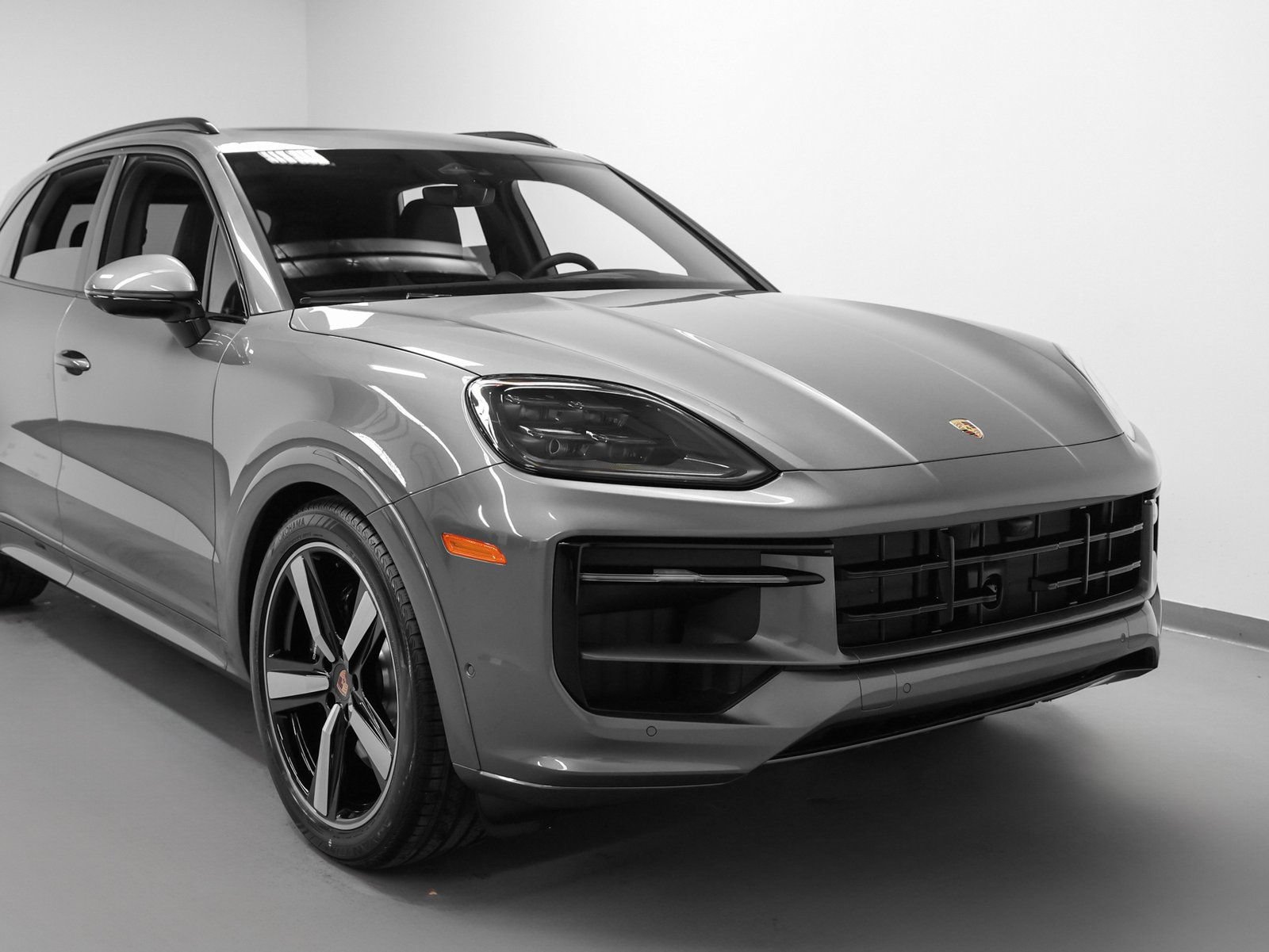 New 2026 Porsche Cayenne GTS AWD/4WD image 9