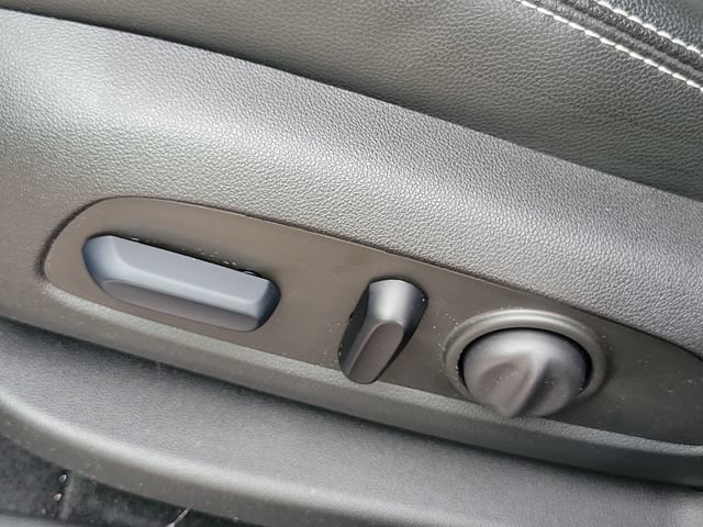 Used 2024 GMC Terrain SLT AWD/4WD image 8