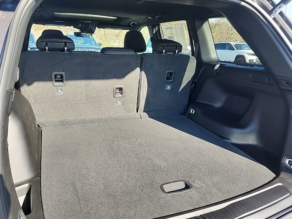 New 2025 Jeep Grand Cherokee Laredo X w/ Luxury Tech Group I AWD/4WD image 16