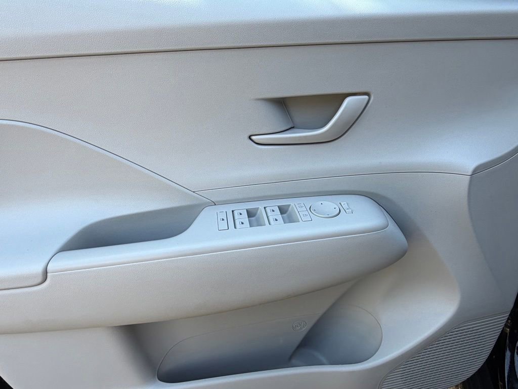 Used 2024 Hyundai Kona SEL w/ Convenience Package FWD image 17