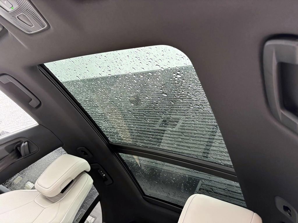 Certified 2025 Porsche Macan 4S Electric image 33