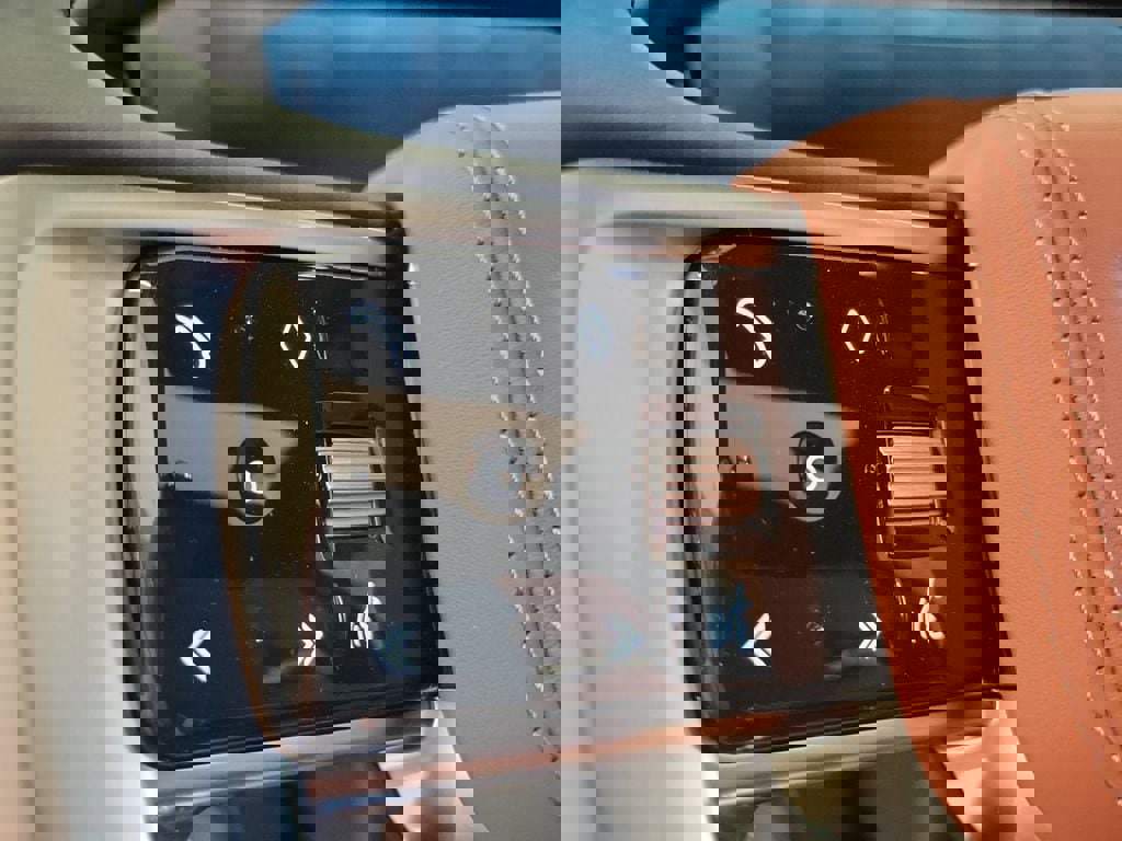 New 2026 Land Rover Range Rover SV image 14