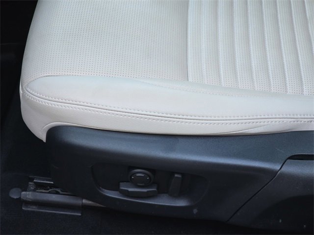 Used 2025 Land Rover Discovery Sport S image 31