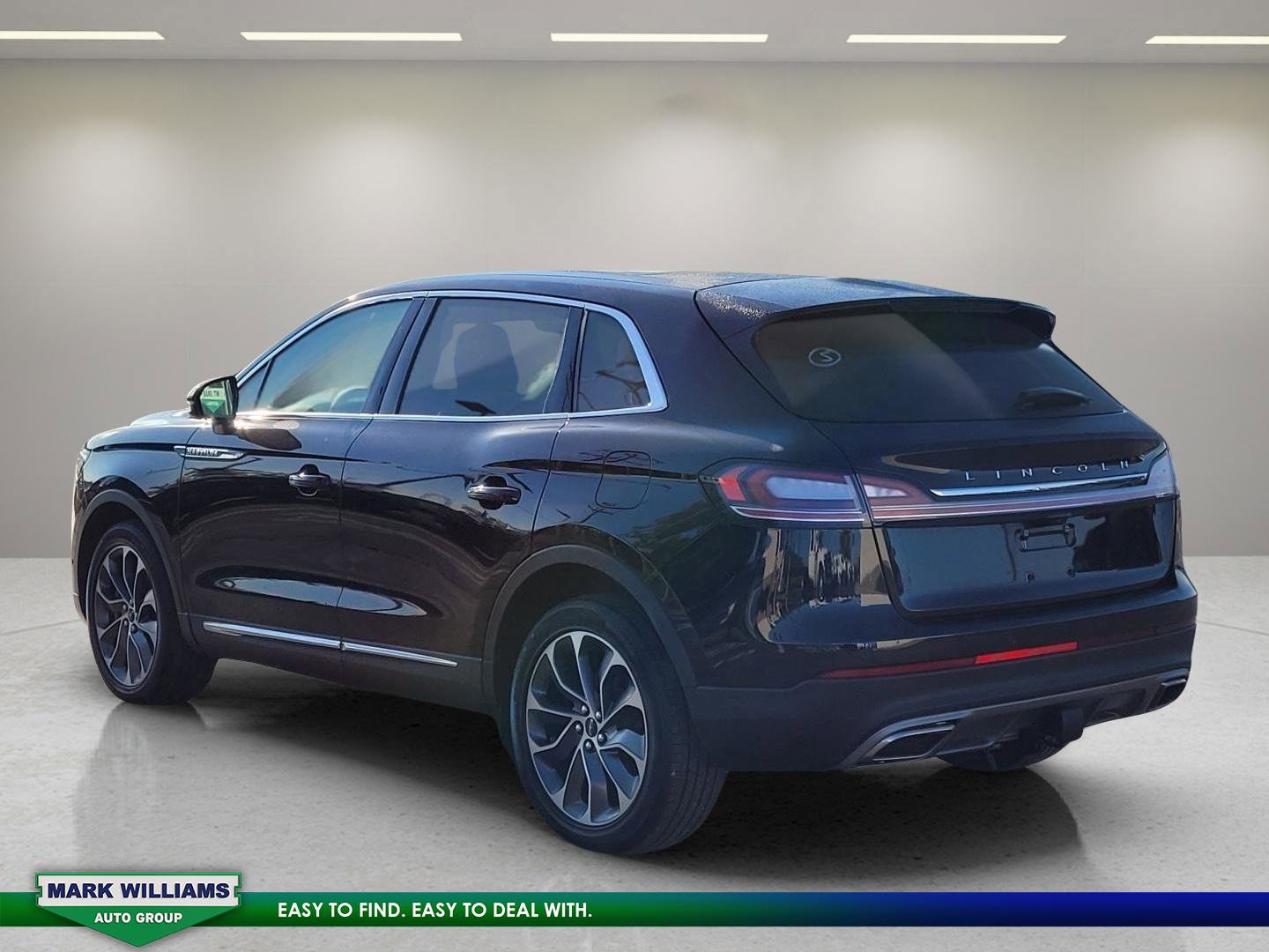 Used 2022 Lincoln Nautilus Reserve w/ Equipment Group 201A image 6