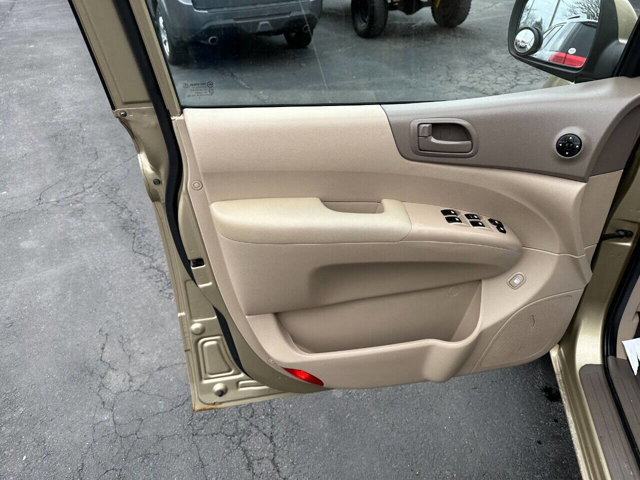 Used 2009 Kia Sedona LX w/ PWR Pkg image 19