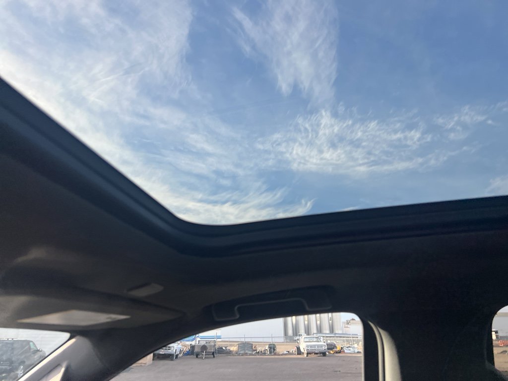 Used 2022 Chevrolet Suburban Z71 w/ Luxury Package image 20