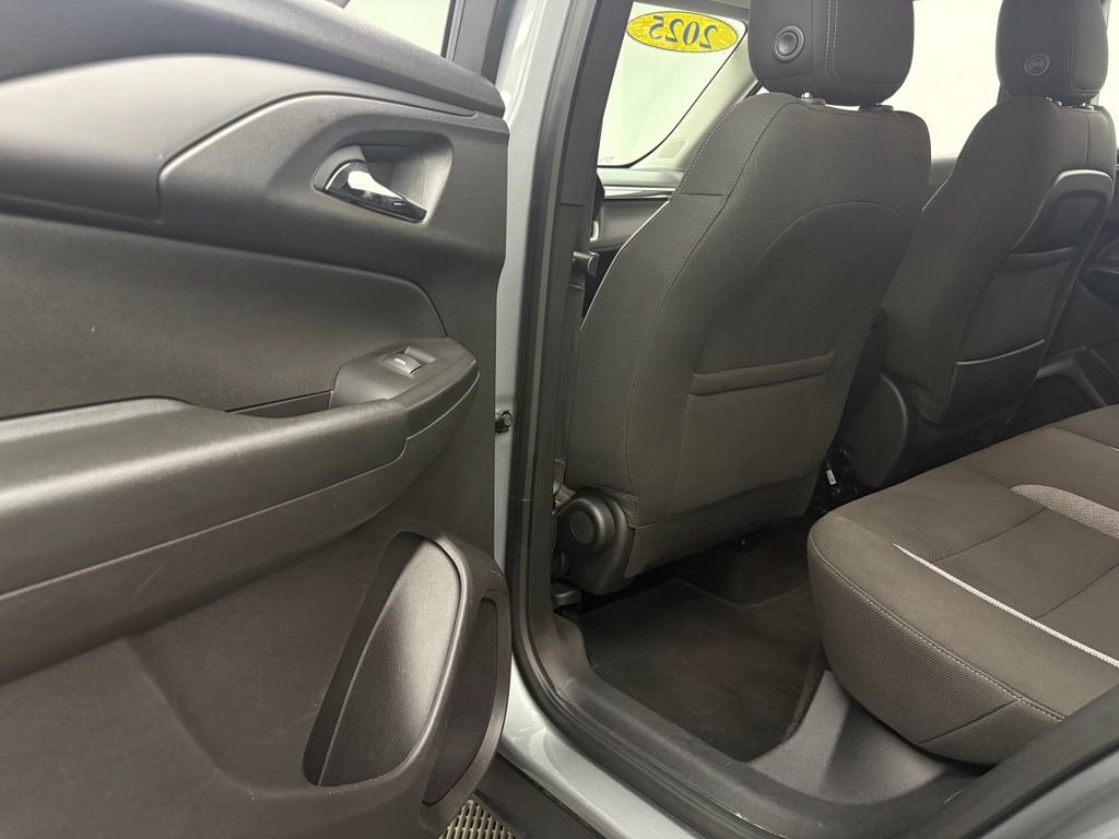 Used 2025 Chevrolet TrailBlazer LT FWD image 31