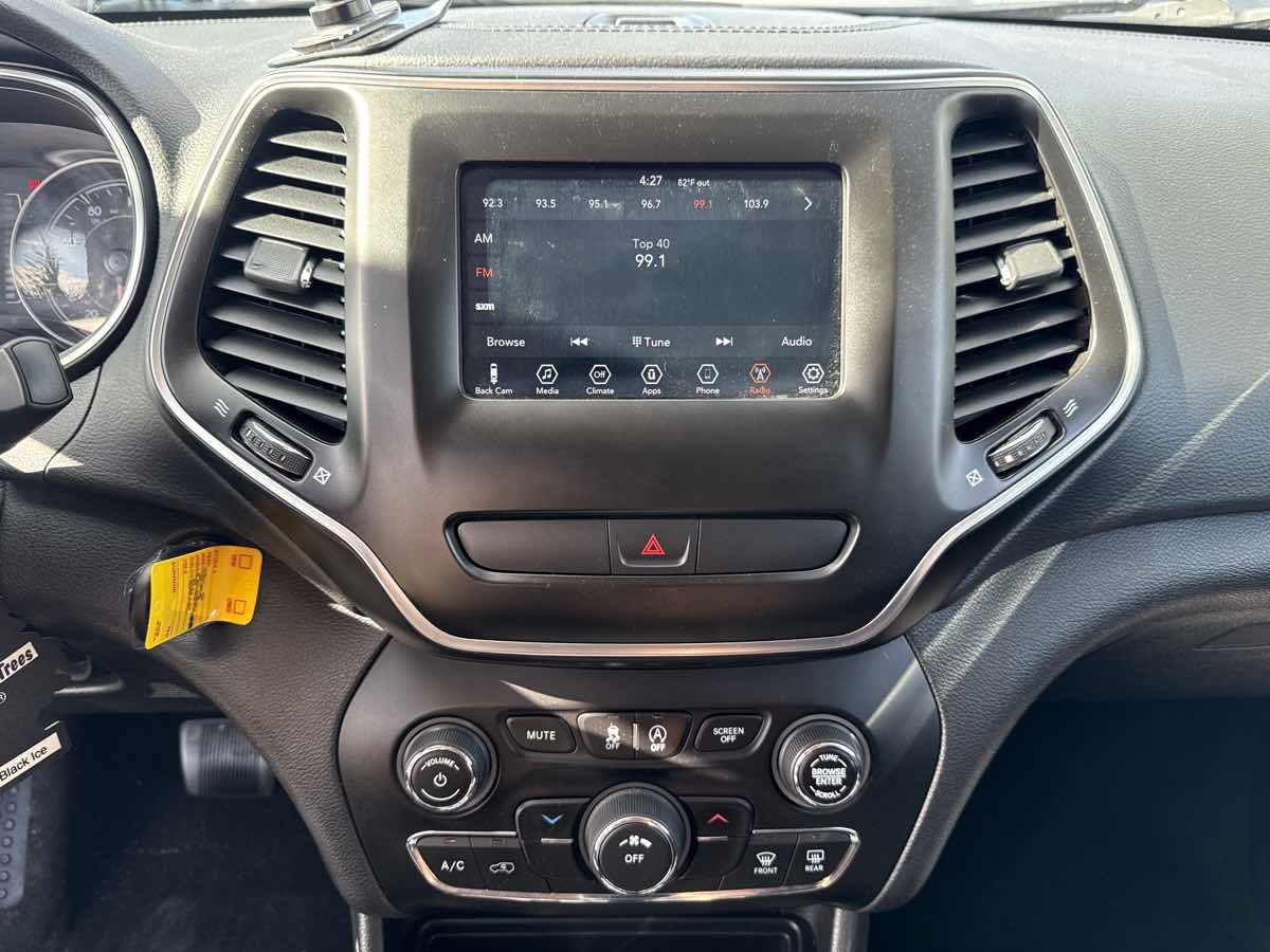 Used 2020 Jeep Cherokee Latitude FWD image 27