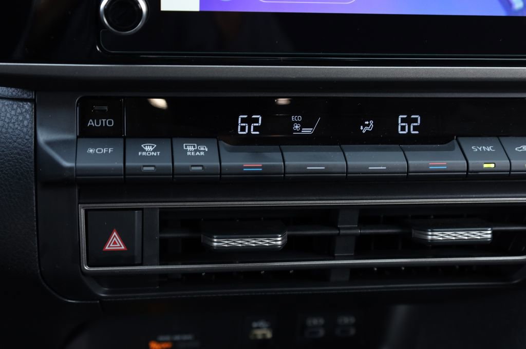 Used 2025 Toyota Camry LE image 18