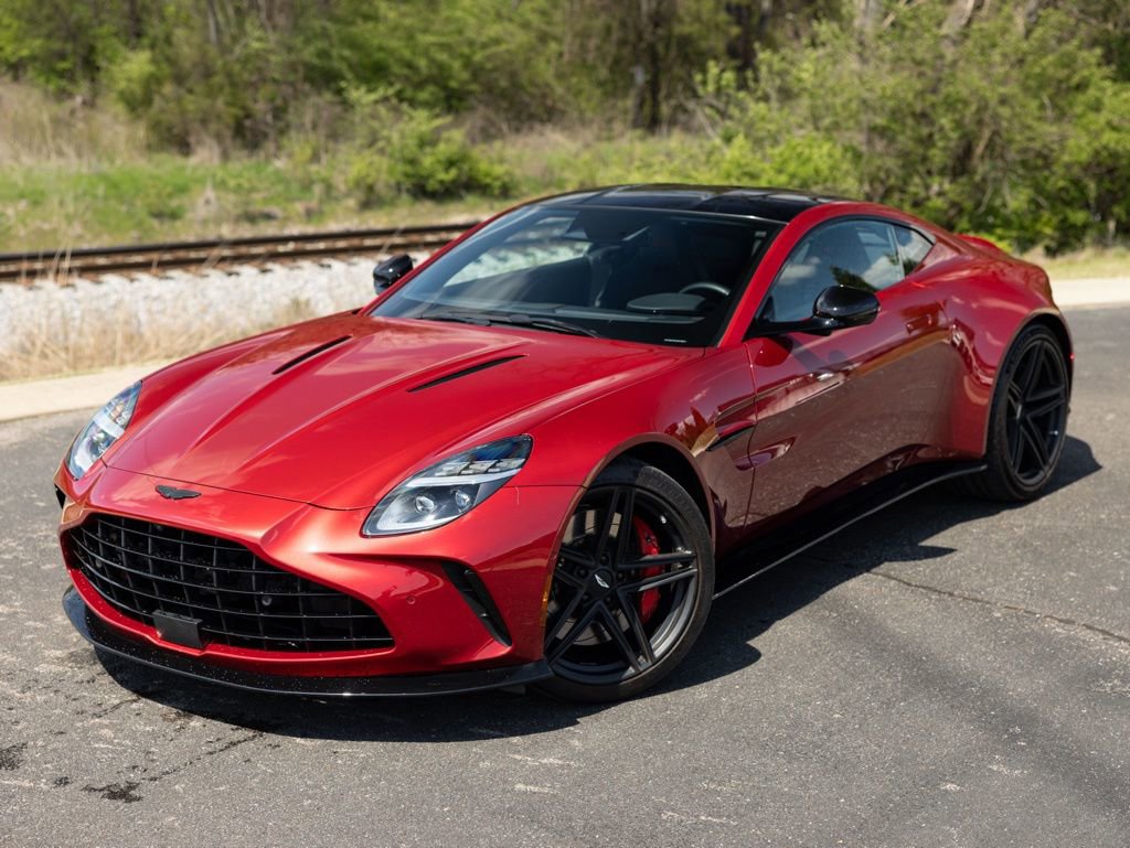Used 2025 Aston Martin V8 Vantage Coupe image 2