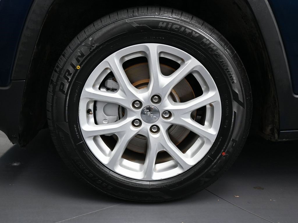 Used 2018 Jeep Cherokee Latitude Plus image 9