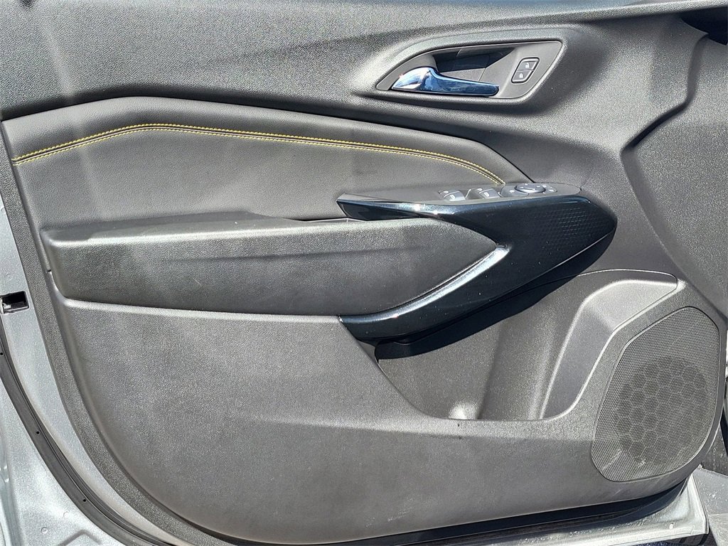 Certified 2025 Chevrolet Trax LT w/ Driver Confidence Package image 6