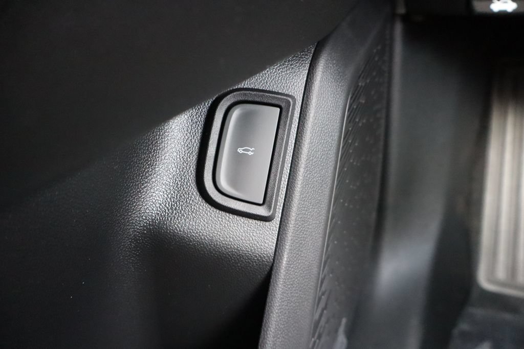 New 2027 Chevrolet Equinox LT w/ Convenience Package II FWD image 18