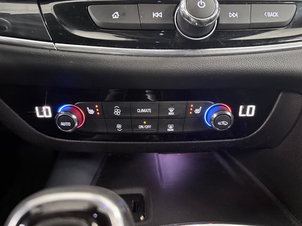Used 2018 Buick Enclave Essence AWD/4WD image 24