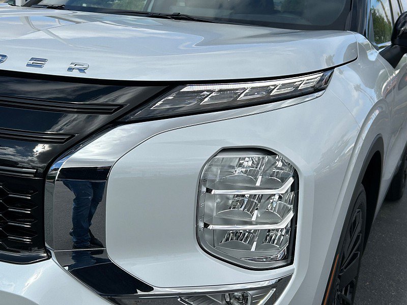 New 2026 Mitsubishi Outlander LE FWD image 8