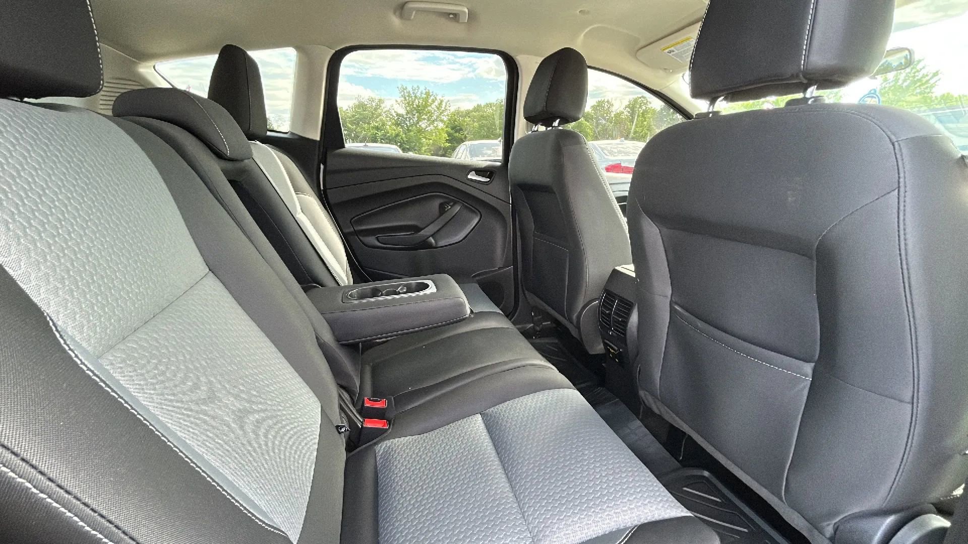 Used 2017 Ford C-MAX SE w/ Interior Protection Package FWD image 35