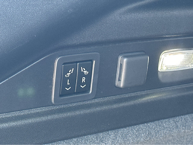 Certified 2024 Cadillac Lyriq Sport AWD/4WD image 32