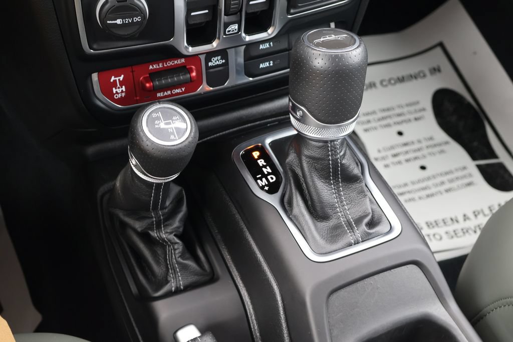 Used 2024 Jeep Gladiator Mojave AWD/4WD image 17