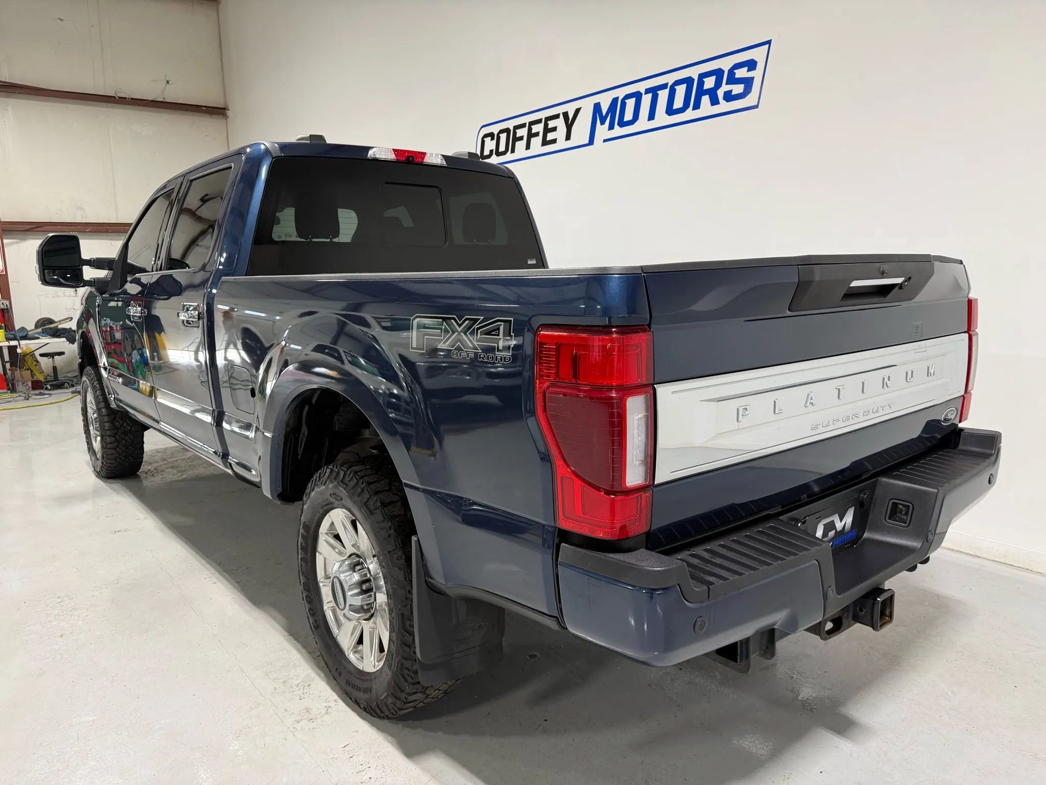 Used 2020 Ford F350 Platinum w/ FX4 Off-Road Package image 4