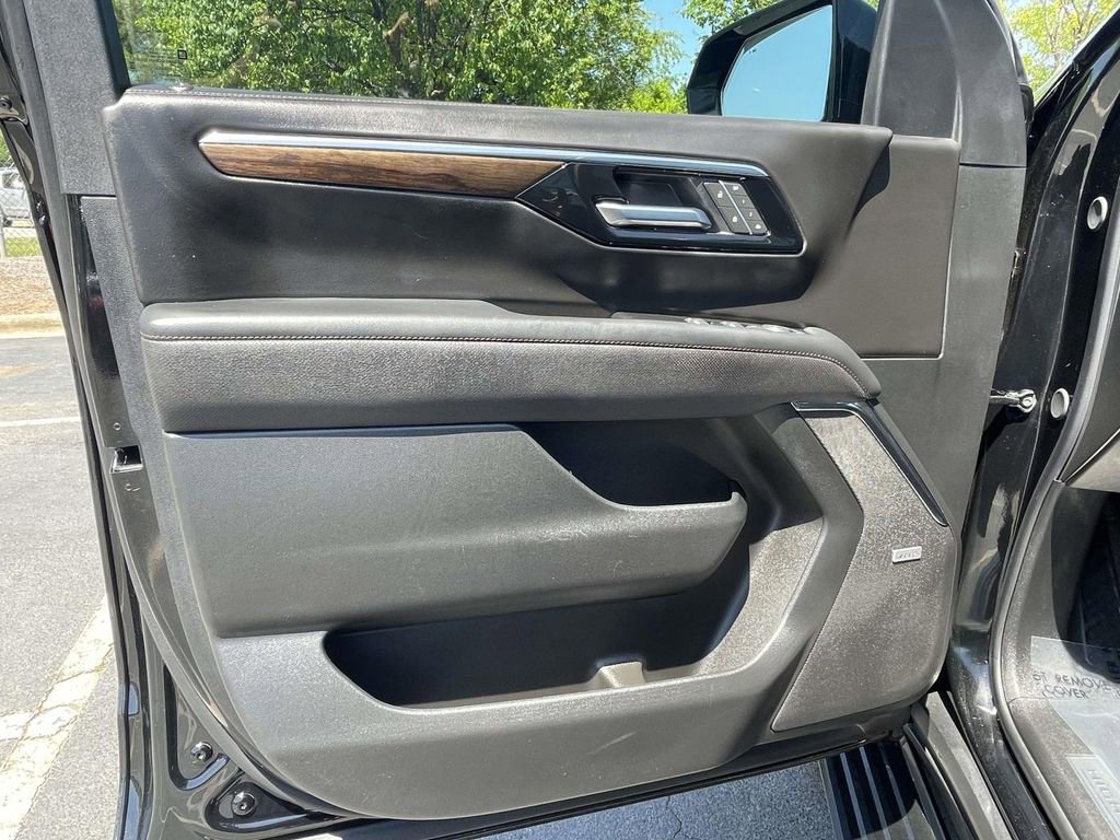 Used 2025 Chevrolet Tahoe High Country AWD/4WD image 26