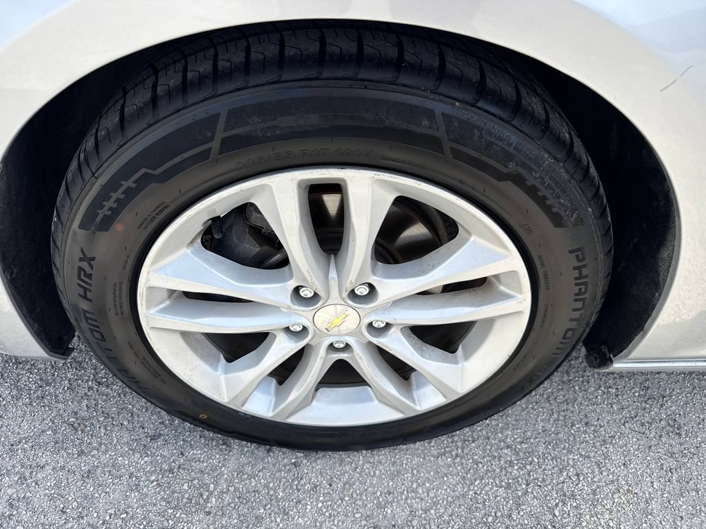 Used 2018 Chevrolet Malibu LT FWD image 12