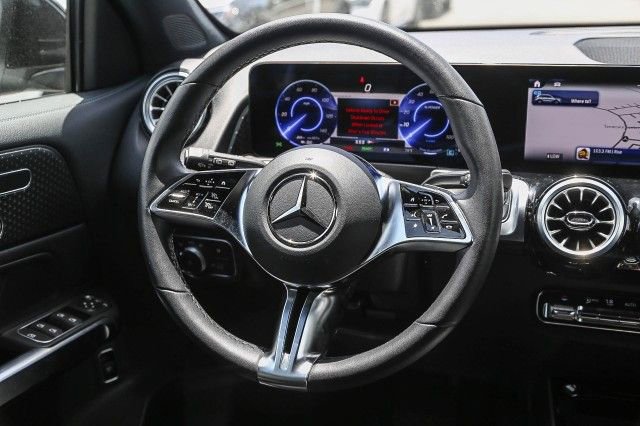 Used 2024 Mercedes-Benz EQB 300 4MATIC image 15