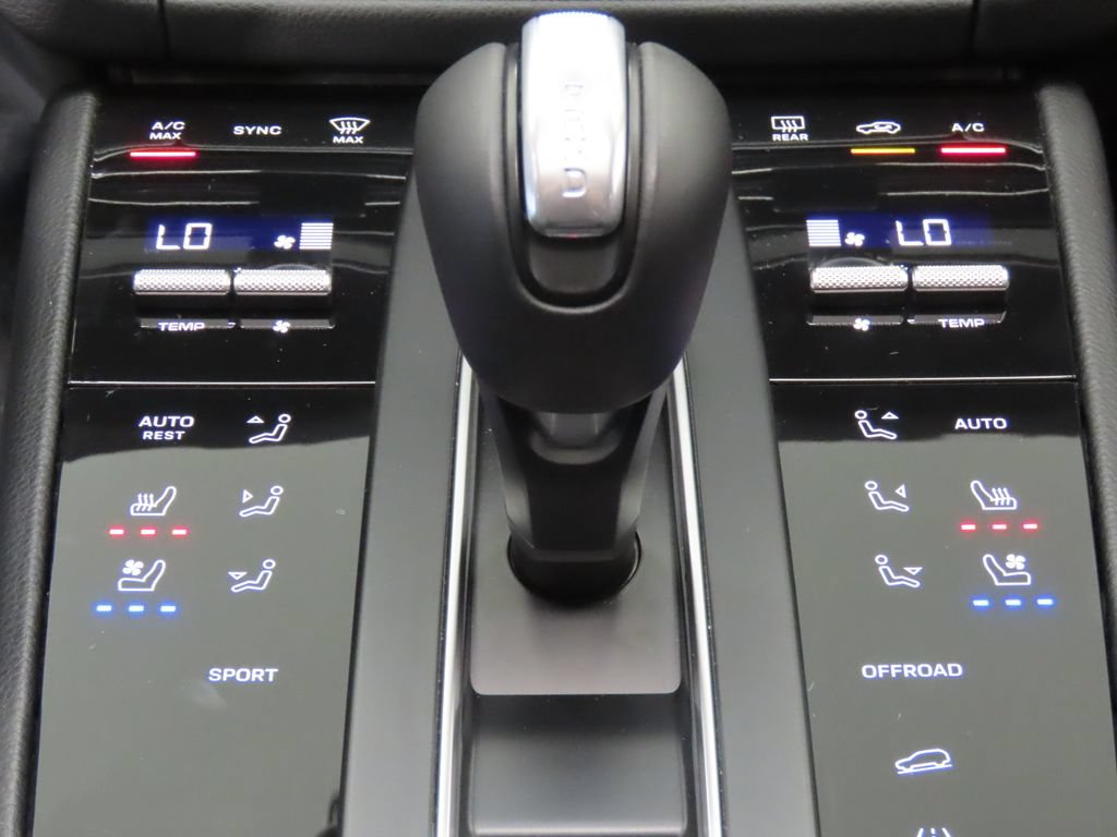 Certified 2026 Porsche Macan AWD/4WD image 27