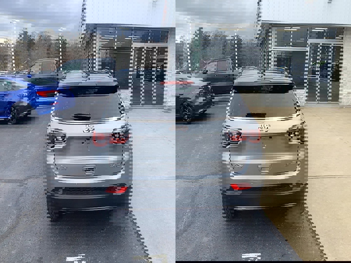 Used 2023 Jeep Compass Limited image 5