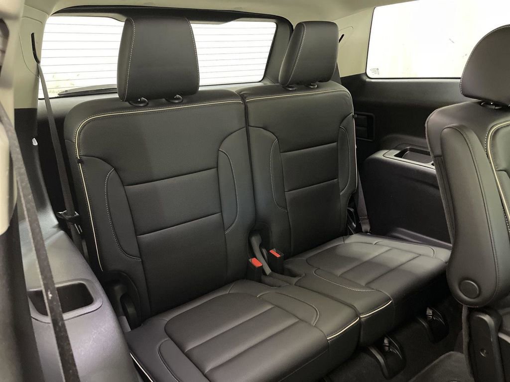 Used 2023 GMC Acadia Denali w/ Denali Technology Package image 16