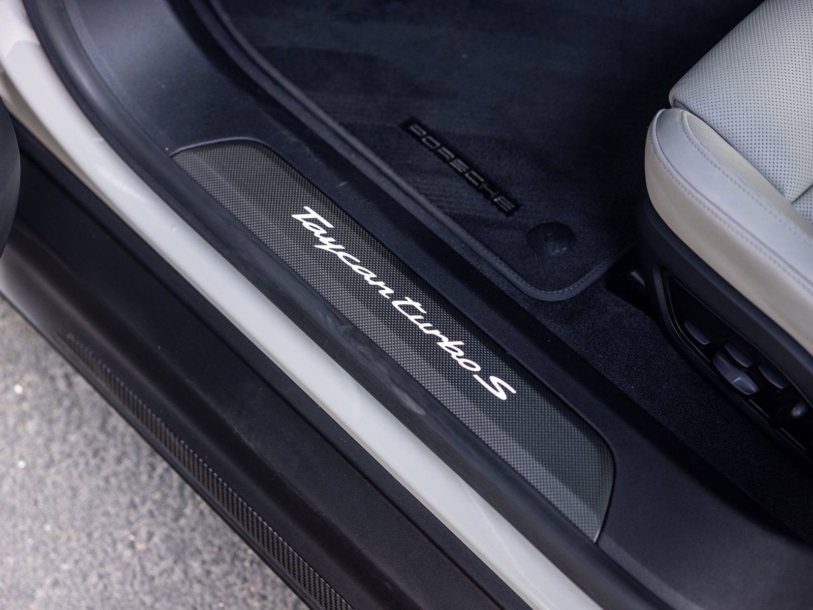 Certified 2021 Porsche Taycan Turbo S image 27