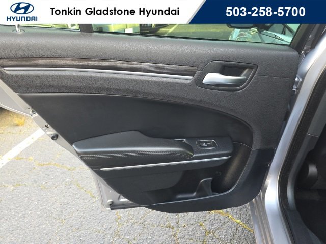 Used 2015 Chrysler 300 Limited w/ Driver Convenience Group image 24