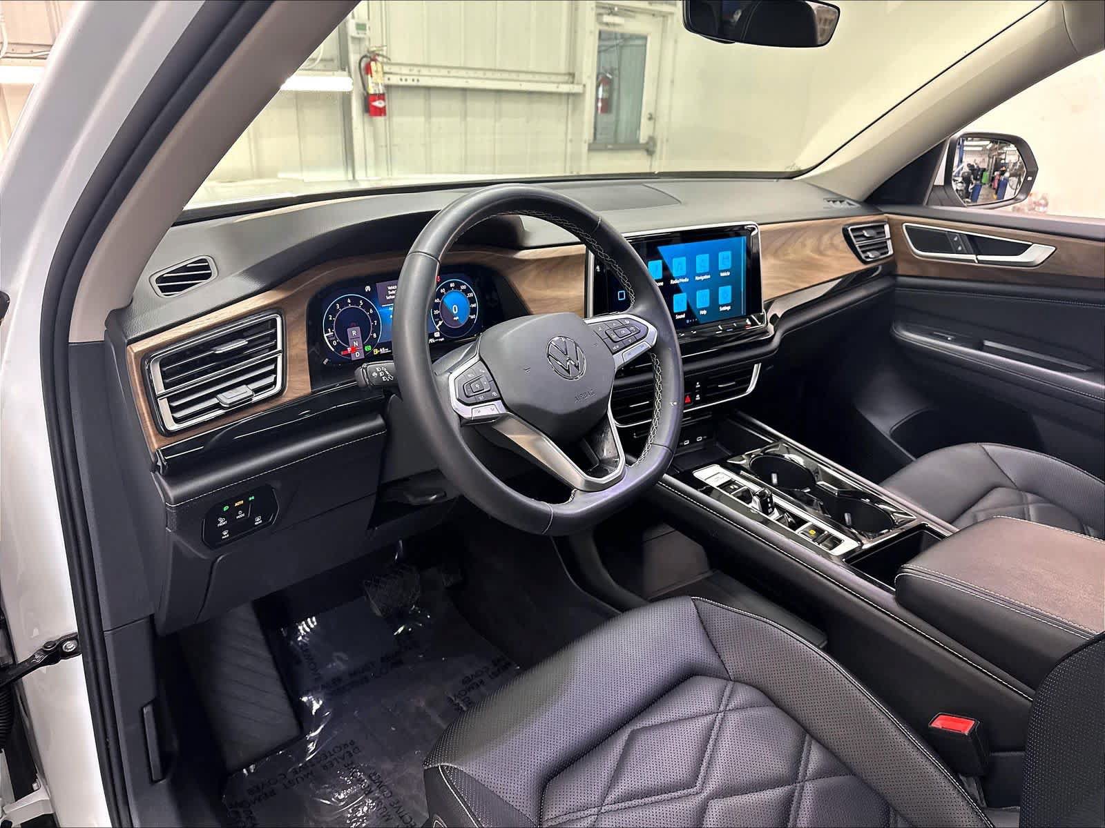 Used 2024 Volkswagen Atlas SE w/ Panoramic Sunroof Package AWD/4WD image 20