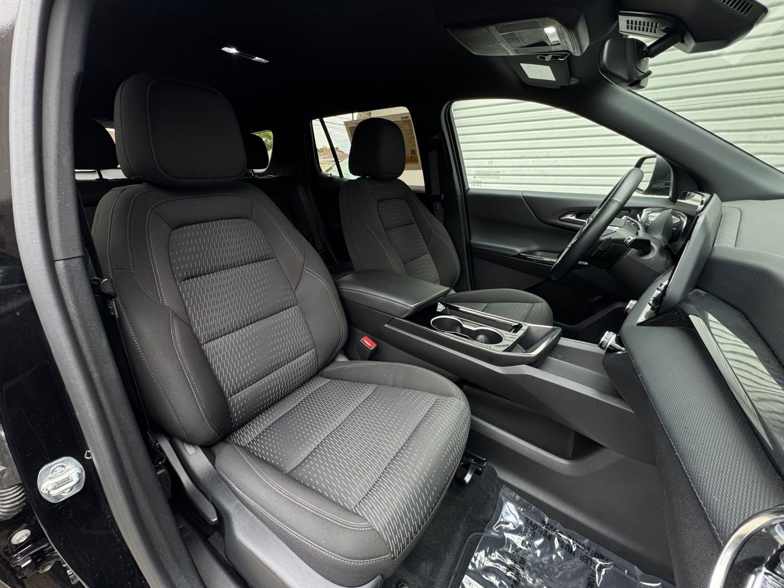 Used 2025 Chevrolet Equinox LT FWD image 37