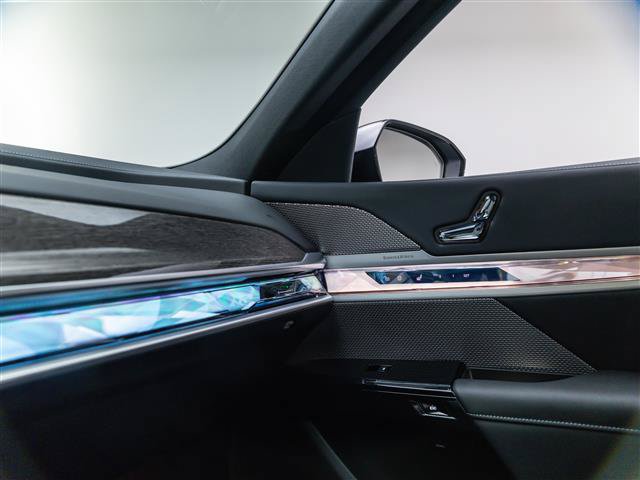 Used 2026 BMW i7 eDrive50 w/ M Sport Package RWD image 28