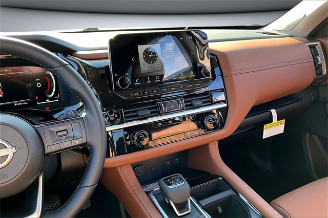 New 2025 Nissan Pathfinder Platinum image 6