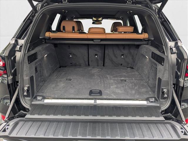 Used 2026 BMW X5 xDrive50e image 6