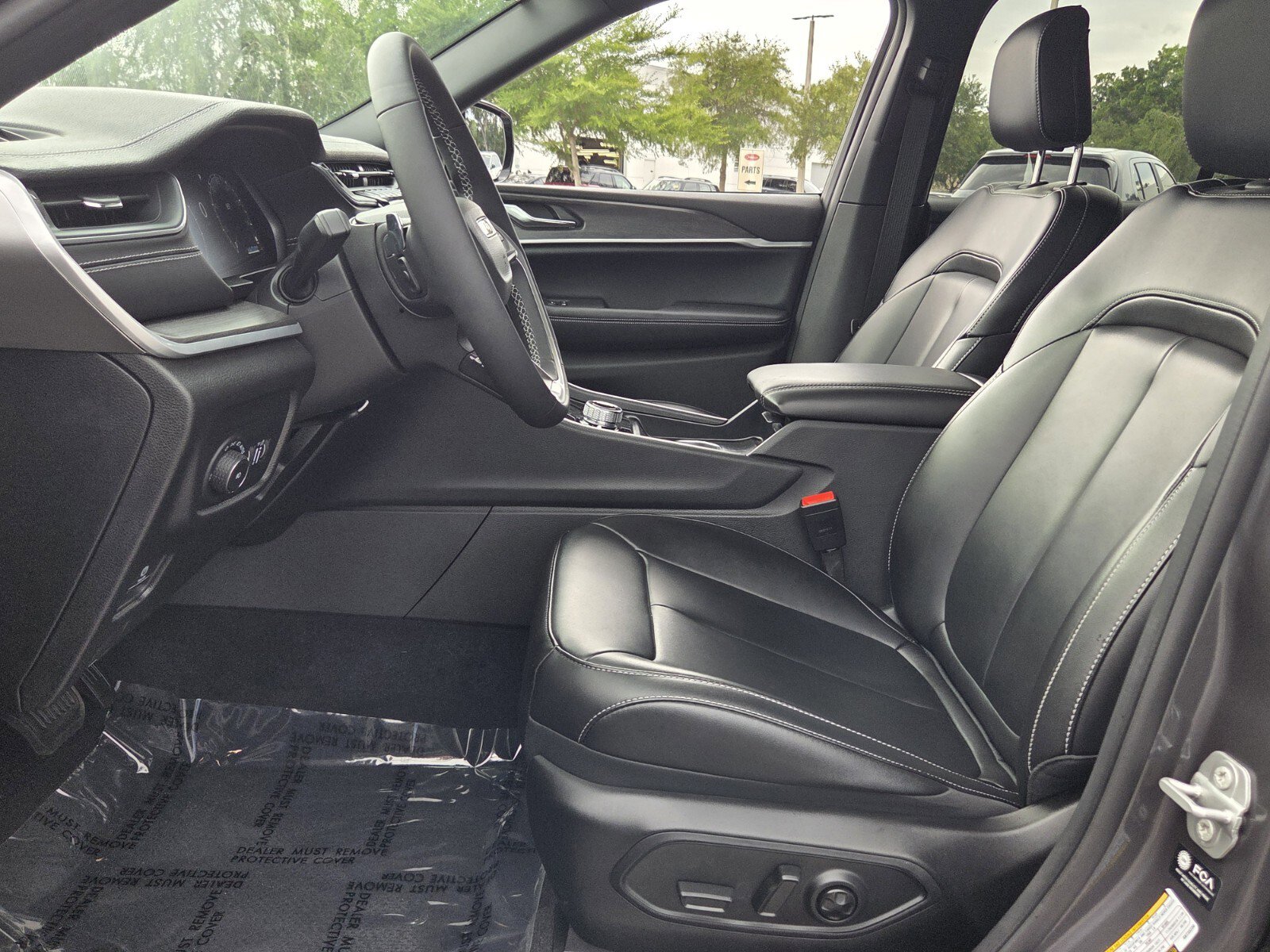 Used 2025 Jeep Grand Cherokee Limited AWD/4WD image 10
