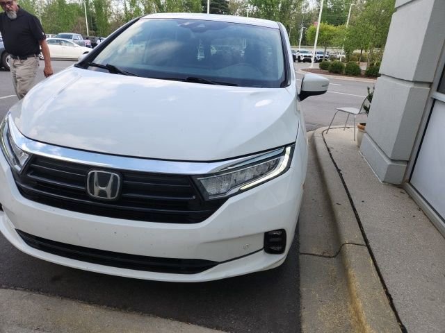 Used 2021 Honda Odyssey Touring image 2