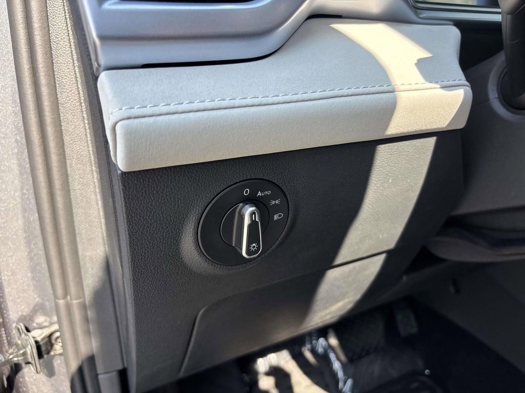 New 2025 Volkswagen Taos SE image 14