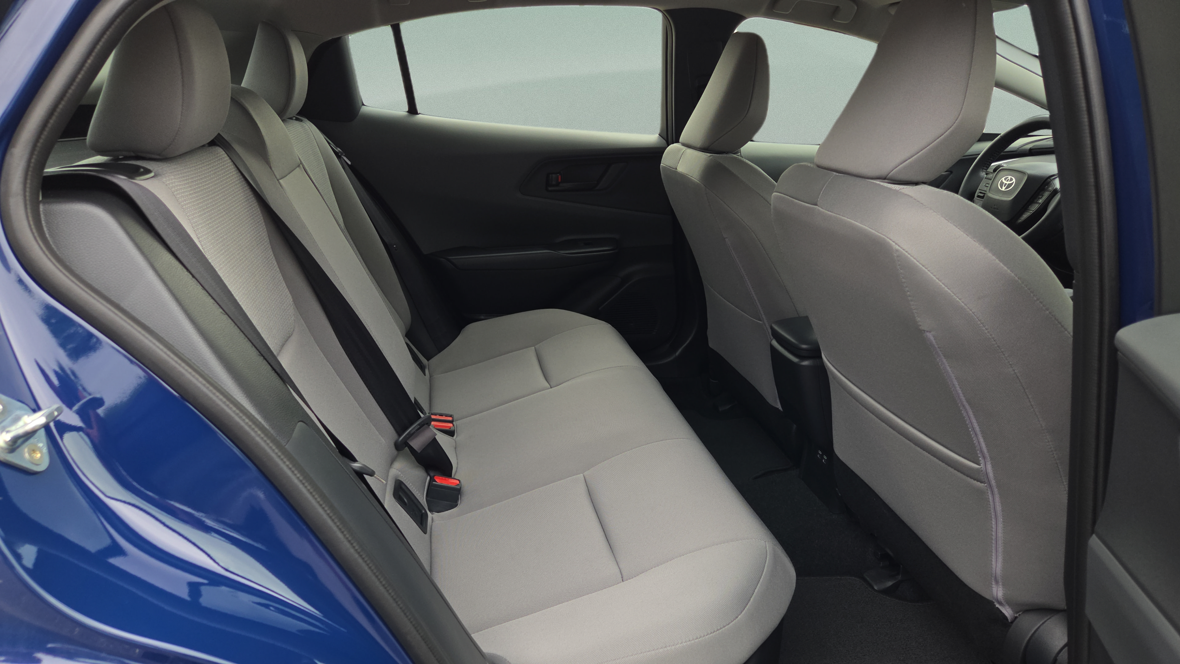 Certified 2025 Toyota Prius LE FWD image 16