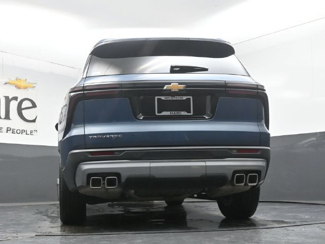 Used 2025 Chevrolet Traverse LT FWD image 61