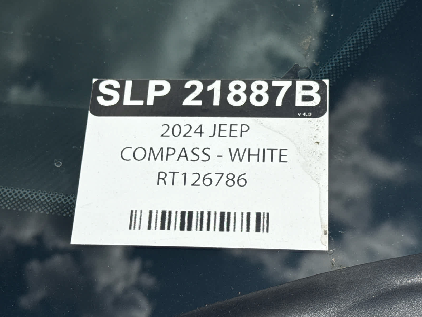 Used 2024 Jeep Compass Latitude w/ Sun and Sound Group AWD/4WD image 32