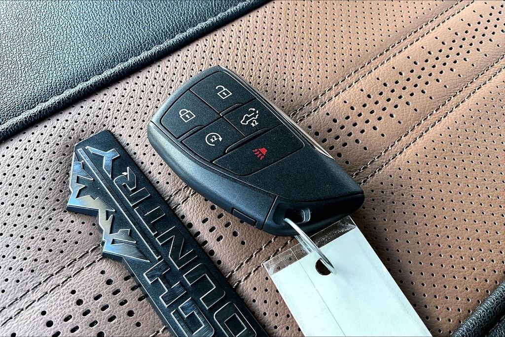 Used 2024 Chevrolet Silverado 2500 High Country w/ High Country Premium Package image 13