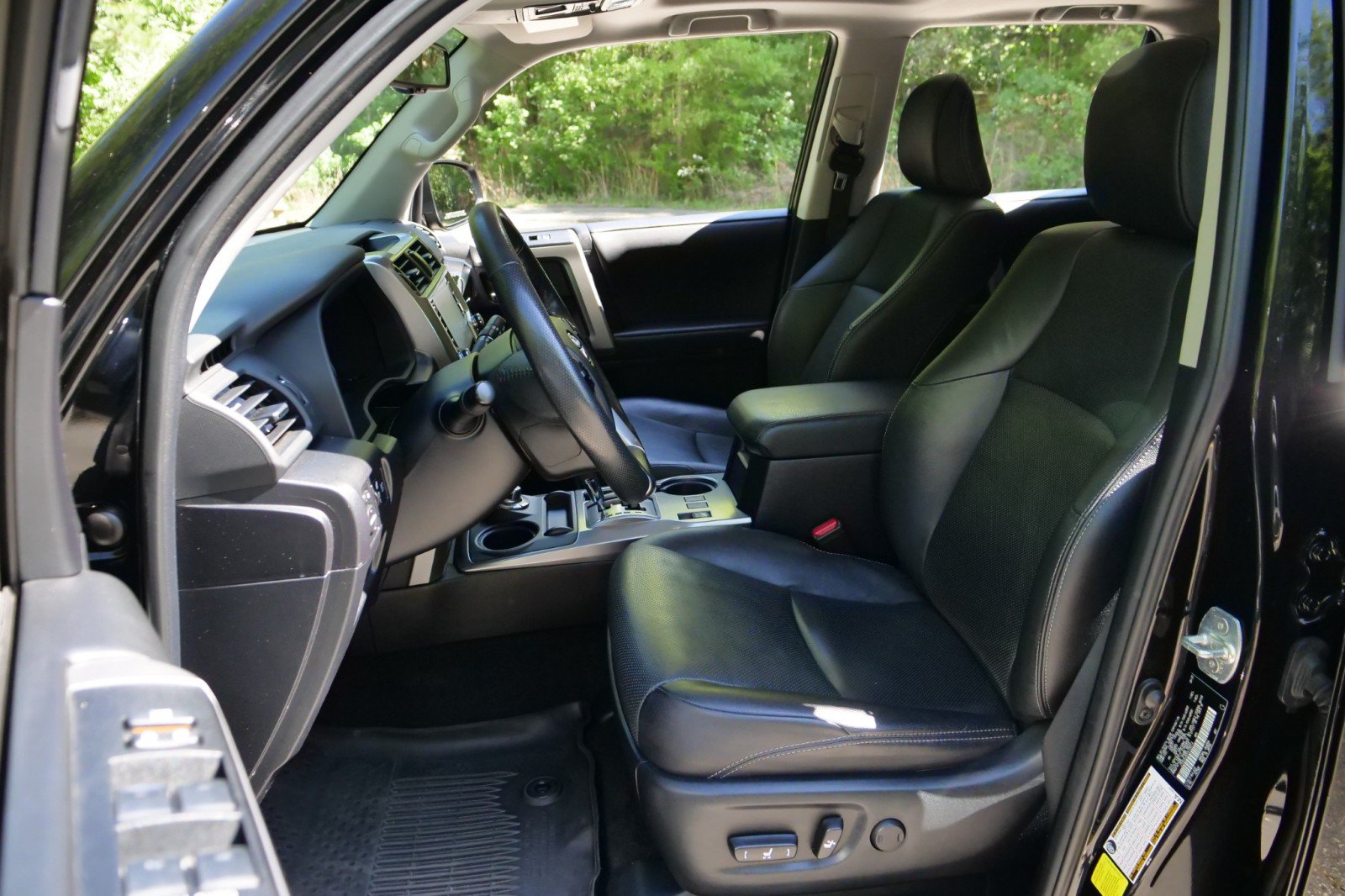 Used 2023 Toyota 4Runner Limited AWD/4WD image 3