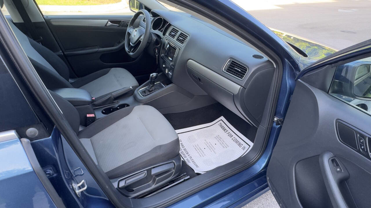 Used 2017 Volkswagen Jetta S image 16